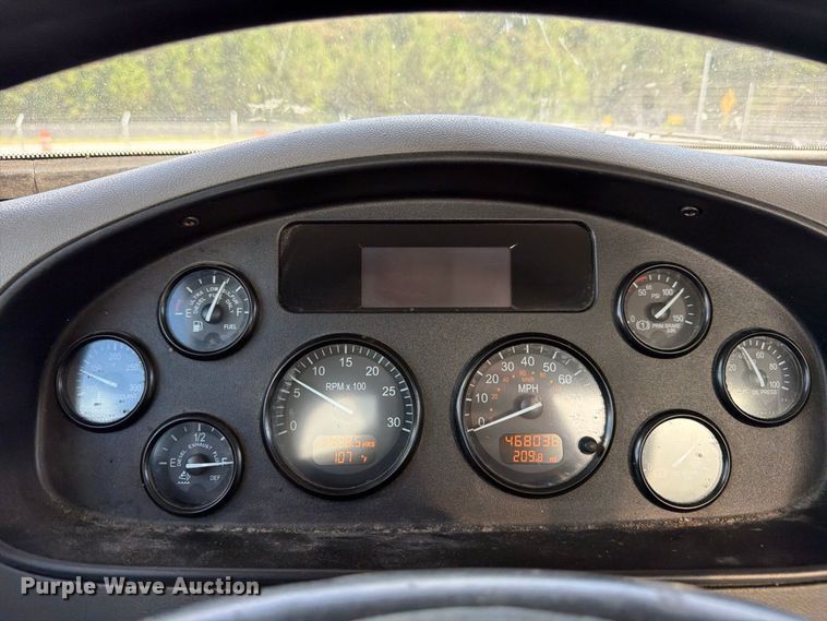 image for item FB8313 2016 Peterbilt 348 fuel truck