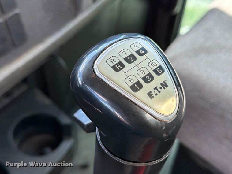image for item FB8313 2016 Peterbilt 348 fuel truck