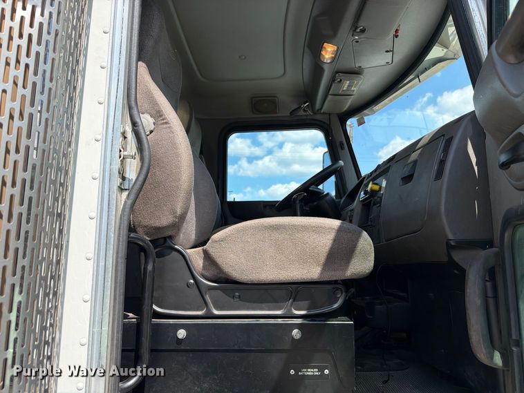 image for item FB8313 2016 Peterbilt 348 fuel truck