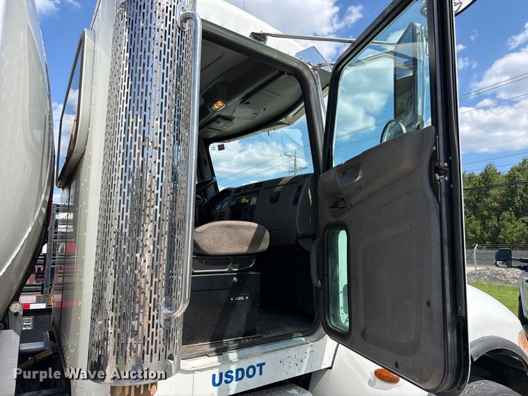 image for item FB8313 2016 Peterbilt 348 fuel truck