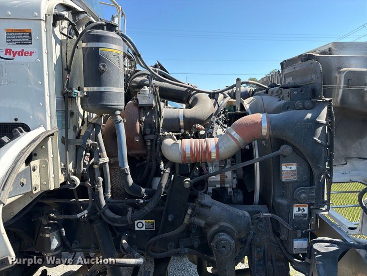 image for item FB8313 2016 Peterbilt 348 fuel truck
