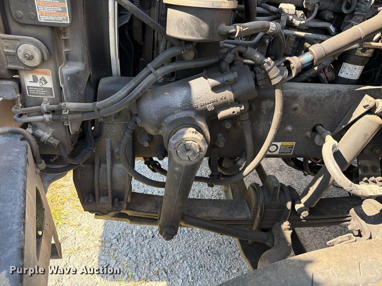 image for item FB8313 2016 Peterbilt 348 fuel truck