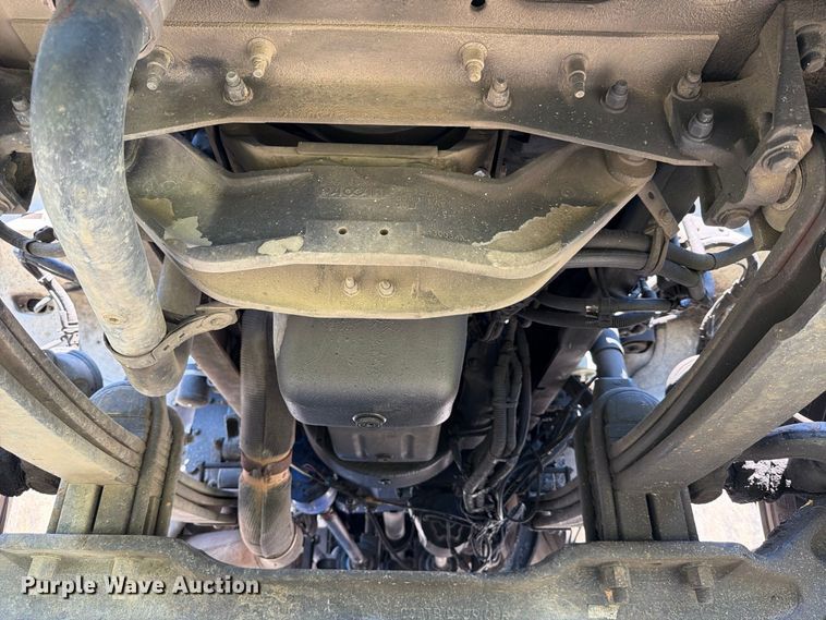 image for item FB8313 2016 Peterbilt 348 fuel truck