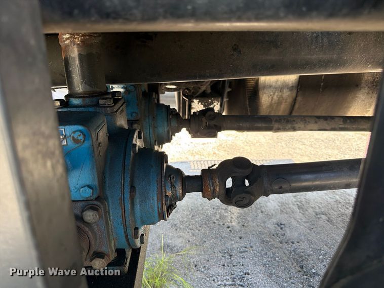 image for item FB8313 2016 Peterbilt 348 fuel truck