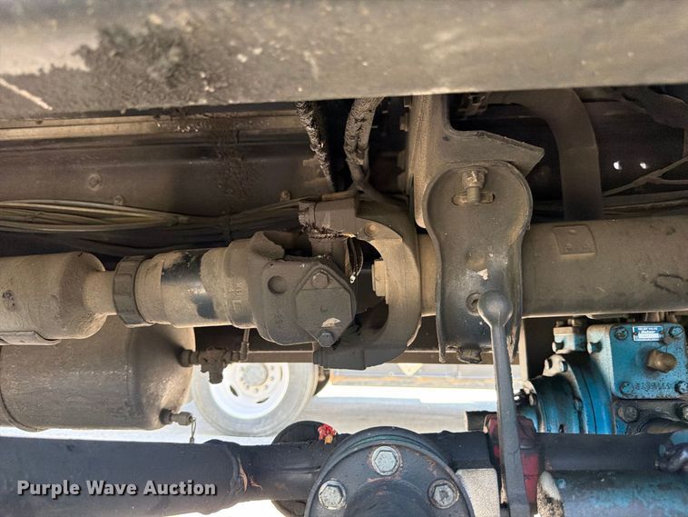 image for item FB8313 2016 Peterbilt 348 fuel truck