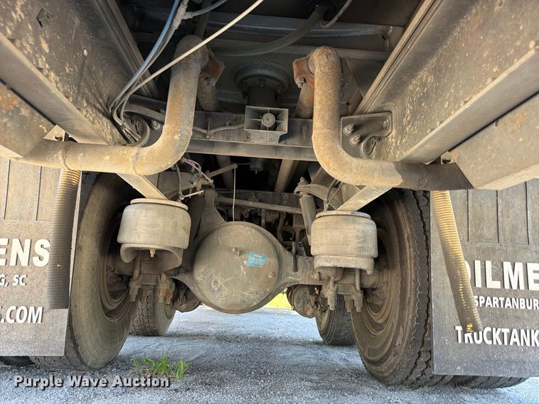 image for item FB8313 2016 Peterbilt 348 fuel truck