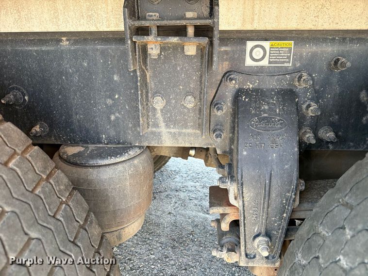 image for item FB8313 2016 Peterbilt 348 fuel truck