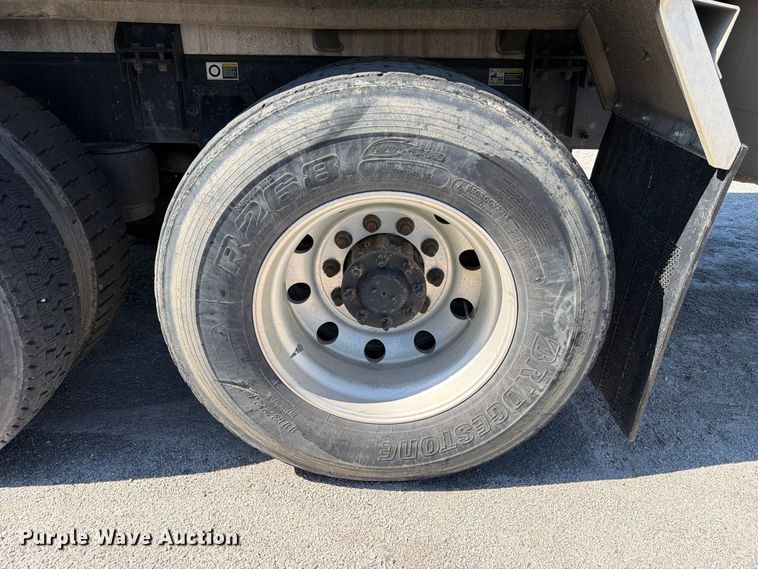 image for item FB8313 2016 Peterbilt 348 fuel truck