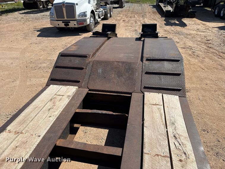 image for item FC4248 2004 Eagle Beaver 35GSLXBR lowboy equipment trailer