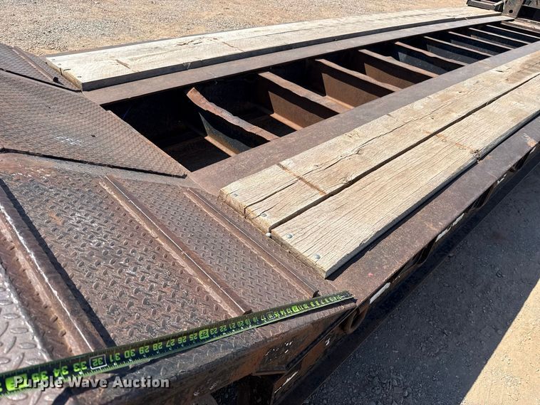 image for item FC4248 2004 Eagle Beaver 35GSLXBR lowboy equipment trailer