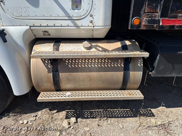image for item FC4289 2006 International L9200i 6X4 flatbed truck