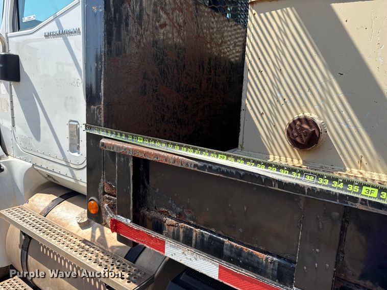 image for item FC4289 2006 International L9200i 6X4 flatbed truck