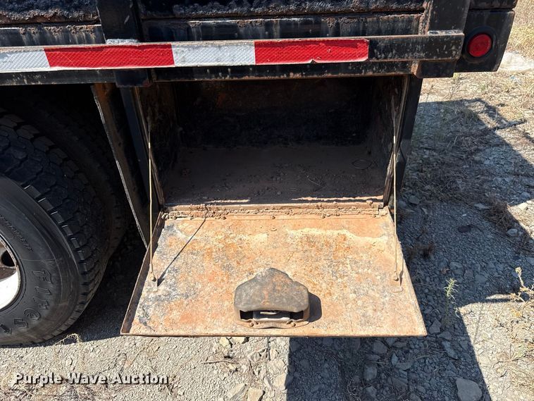 image for item FC4289 2006 International L9200i 6X4 flatbed truck