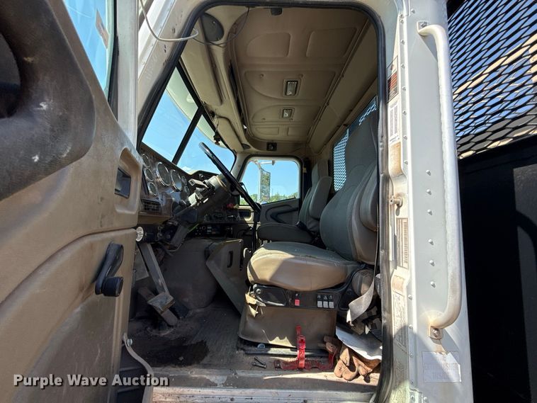 image for item FC4289 2006 International L9200i 6X4 flatbed truck