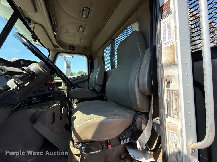 image for item FC4289 2006 International L9200i 6X4 flatbed truck