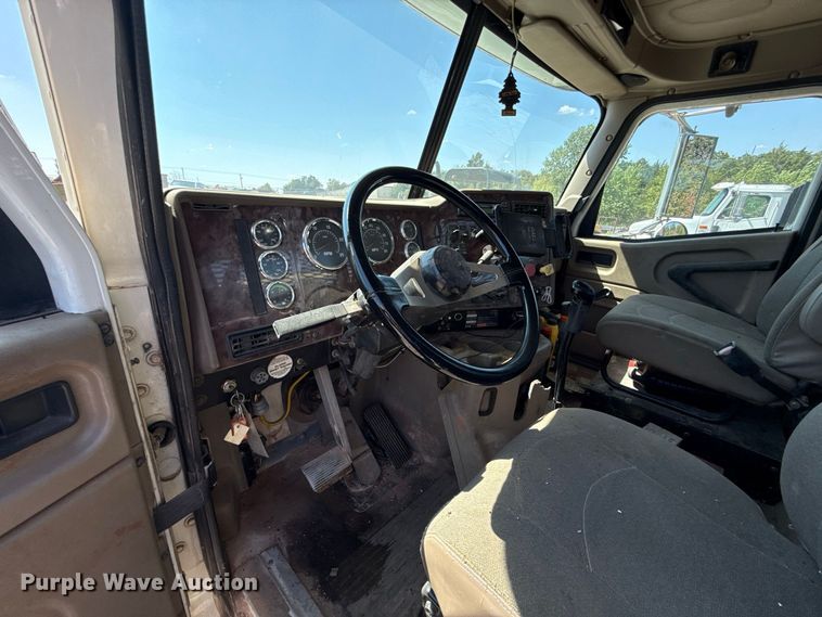 image for item FC4289 2006 International L9200i 6X4 flatbed truck