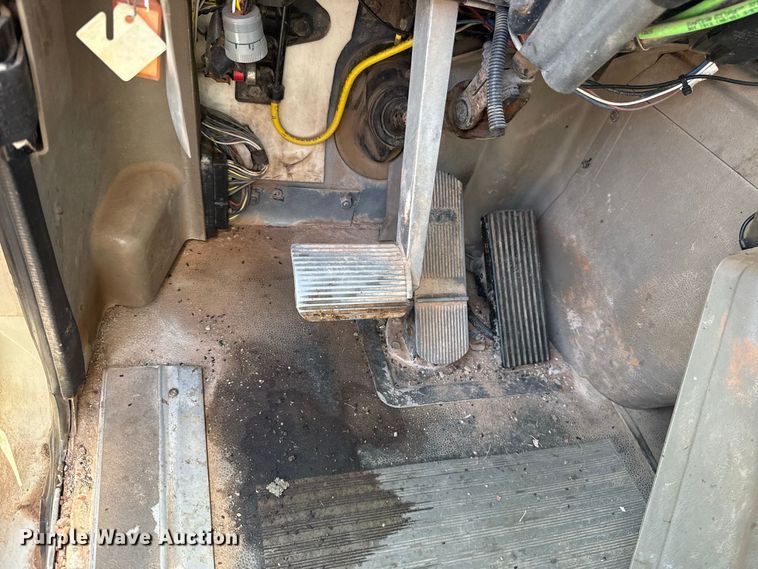 image for item FC4289 2006 International L9200i 6X4 flatbed truck