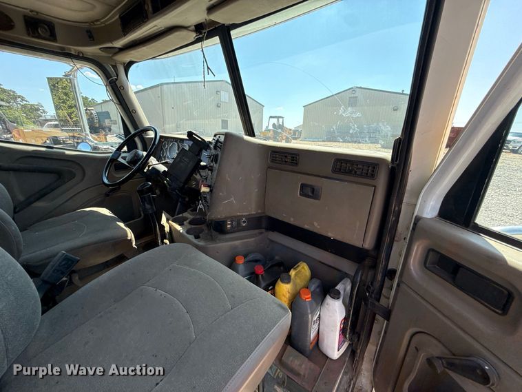 image for item FC4289 2006 International L9200i 6X4 flatbed truck
