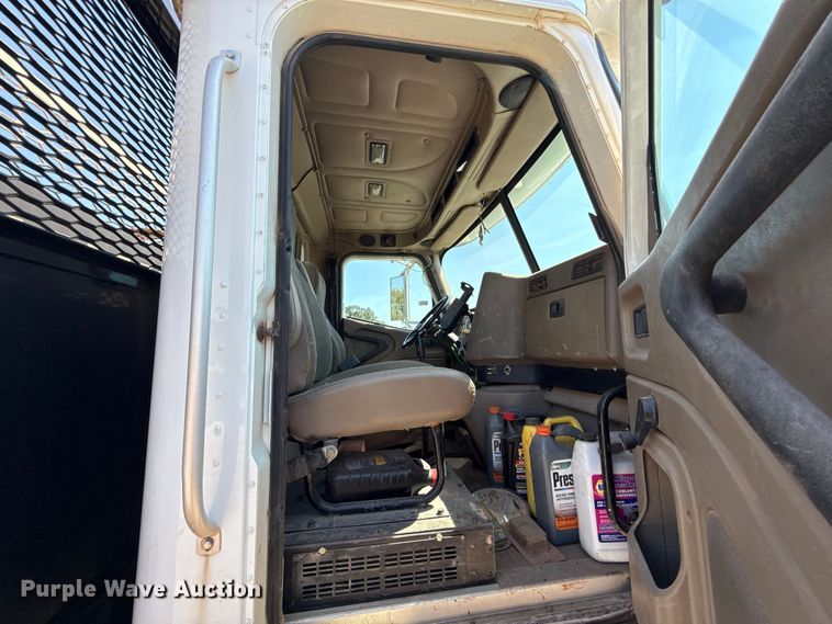 image for item FC4289 2006 International L9200i 6X4 flatbed truck