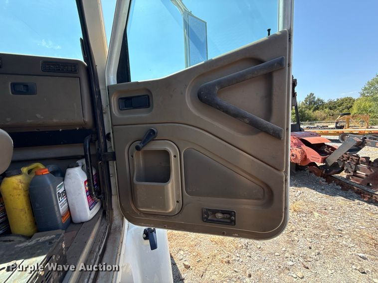 image for item FC4289 2006 International L9200i 6X4 flatbed truck