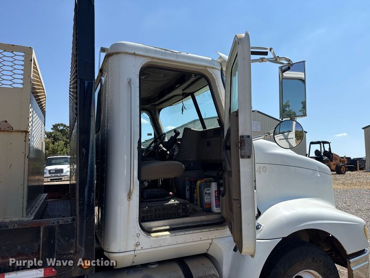 image for item FC4289 2006 International L9200i 6X4 flatbed truck