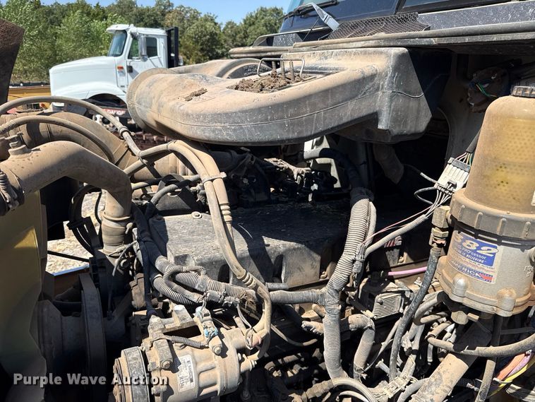 image for item FC4289 2006 International L9200i 6X4 flatbed truck