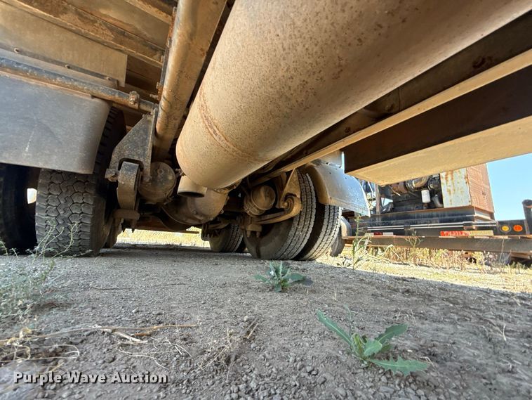 image for item FC4289 2006 International L9200i 6X4 flatbed truck