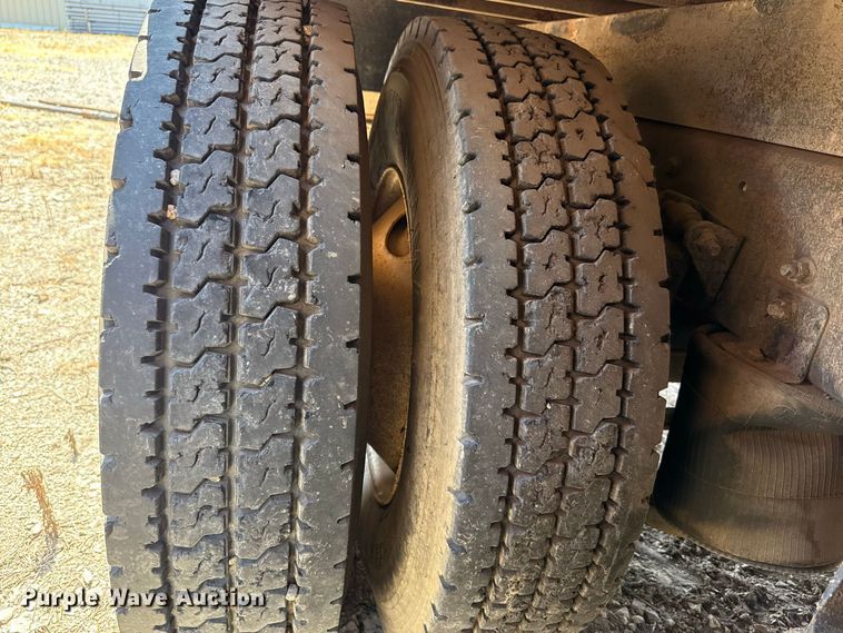 image for item FC4289 2006 International L9200i 6X4 flatbed truck