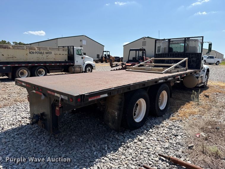 image for item FC4291 2006 International L9200i flatbed truck