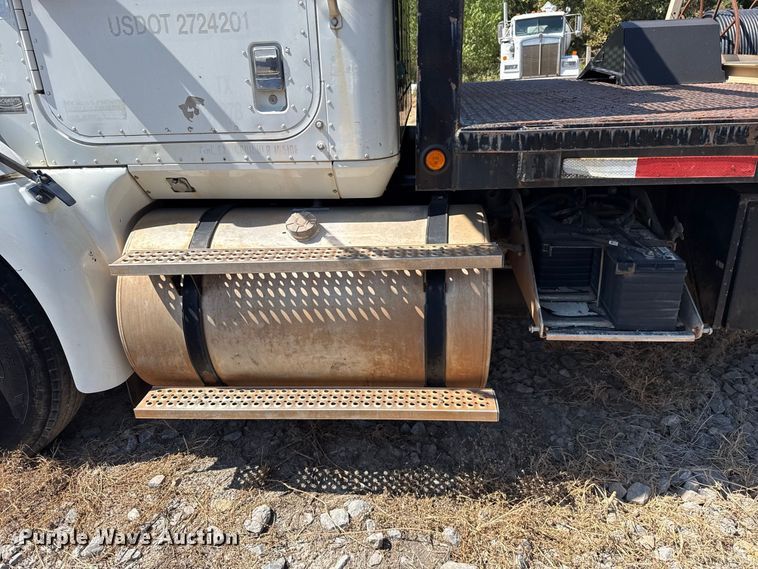 image for item FC4291 2006 International L9200i flatbed truck