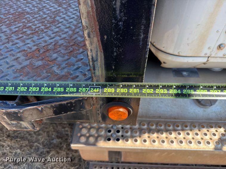 image for item FC4291 2006 International L9200i flatbed truck
