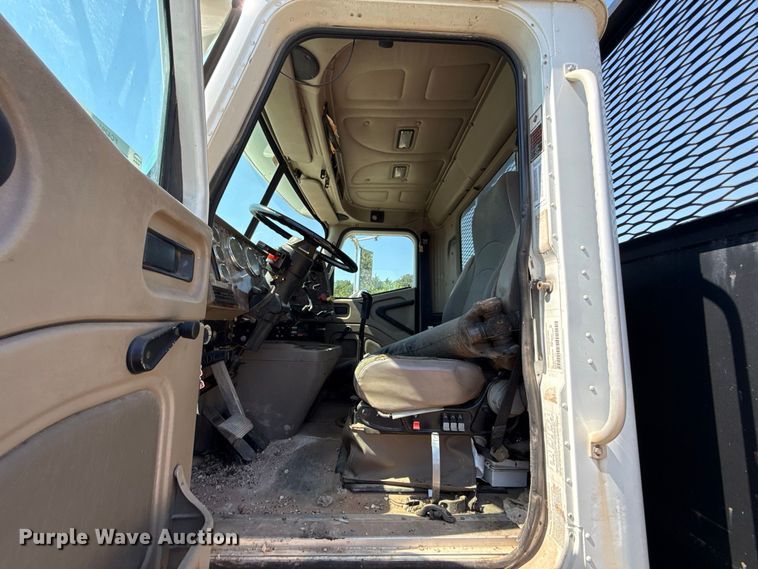image for item FC4291 2006 International L9200i flatbed truck