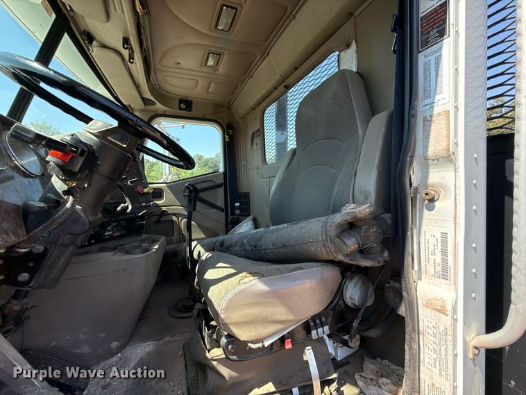 image for item FC4291 2006 International L9200i flatbed truck
