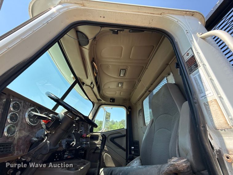 image for item FC4291 2006 International L9200i flatbed truck