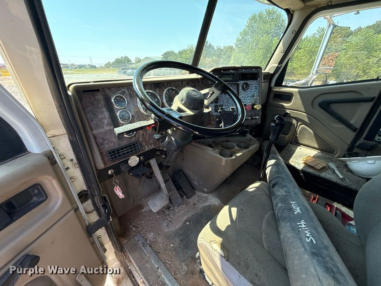 image for item FC4291 2006 International L9200i flatbed truck
