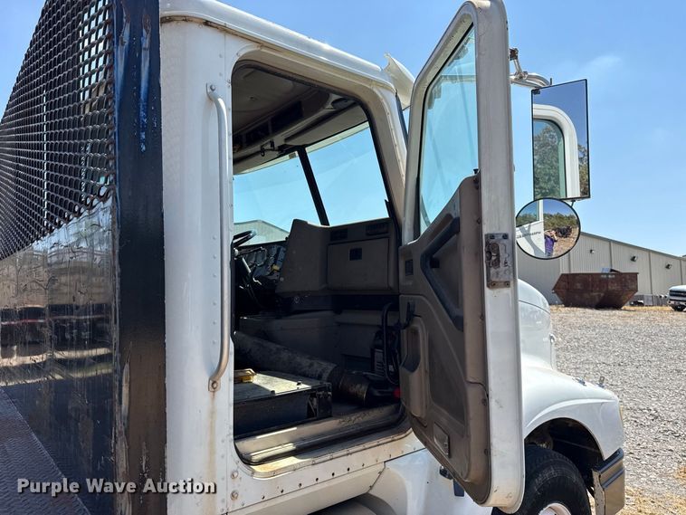image for item FC4291 2006 International L9200i flatbed truck