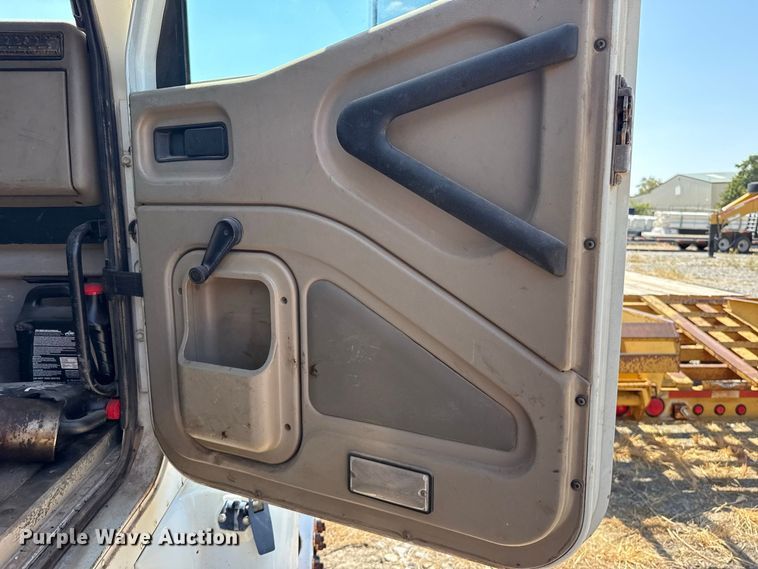 image for item FC4291 2006 International L9200i flatbed truck
