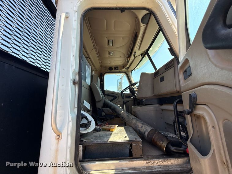 image for item FC4291 2006 International L9200i flatbed truck
