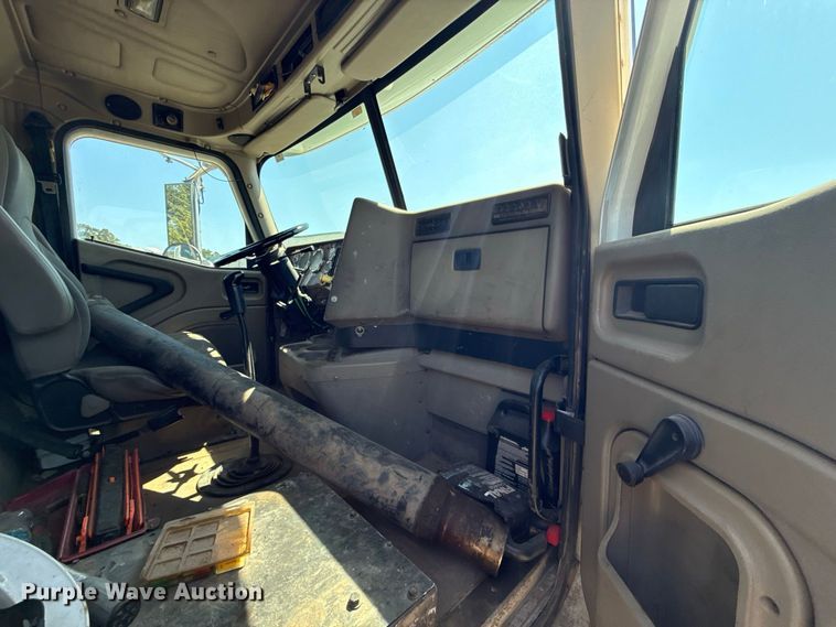 image for item FC4291 2006 International L9200i flatbed truck