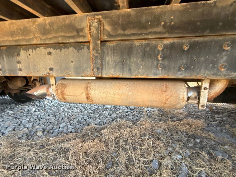 image for item FC4291 2006 International L9200i flatbed truck