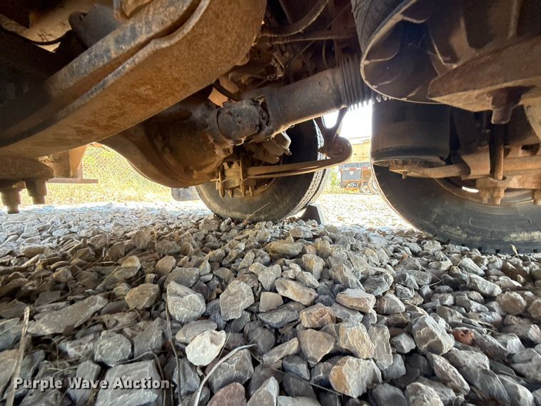 image for item FC4291 2006 International L9200i flatbed truck