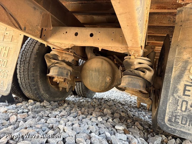 image for item FC4291 2006 International L9200i flatbed truck