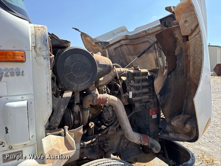 image for item FC4291 2006 International L9200i flatbed truck