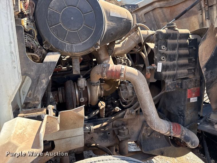 image for item FC4291 2006 International L9200i flatbed truck
