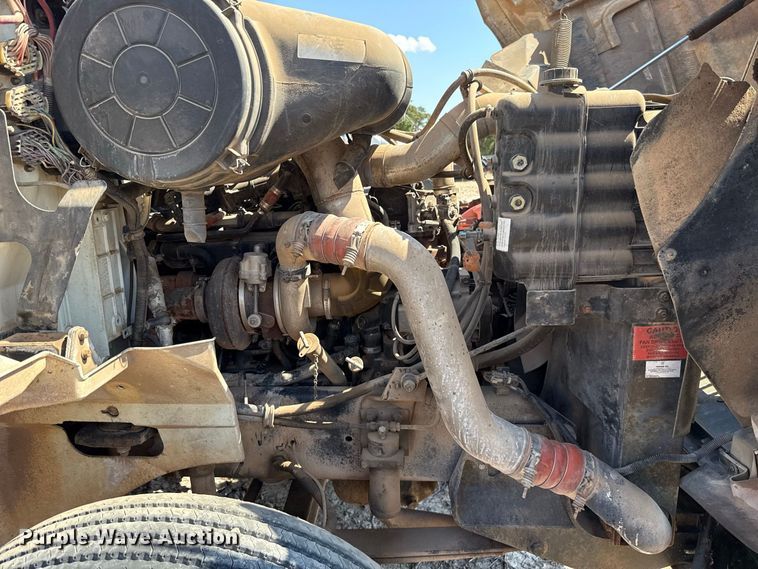 image for item FC4291 2006 International L9200i flatbed truck