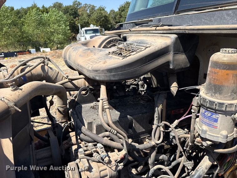 image for item FC4291 2006 International L9200i flatbed truck