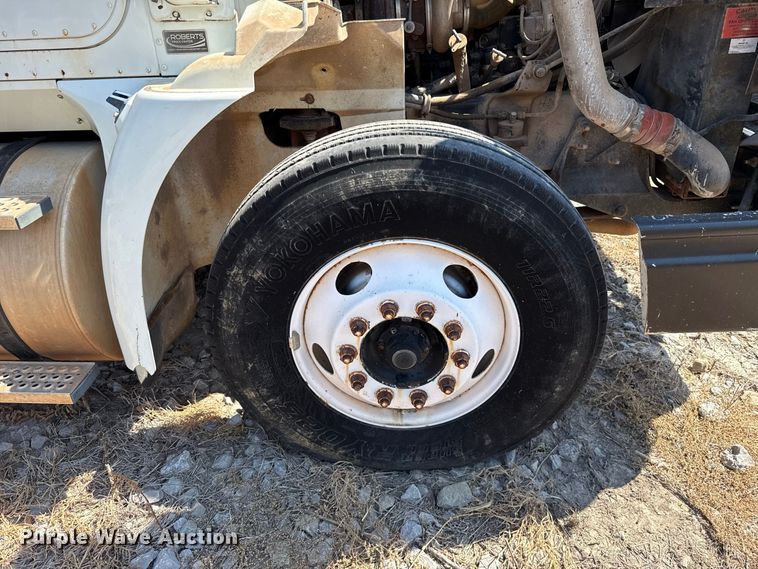 image for item FC4291 2006 International L9200i flatbed truck