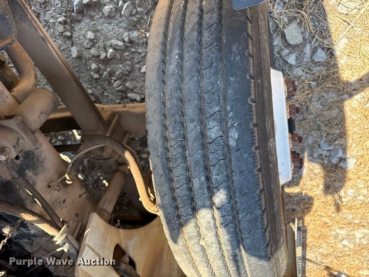 image for item FC4291 2006 International L9200i flatbed truck