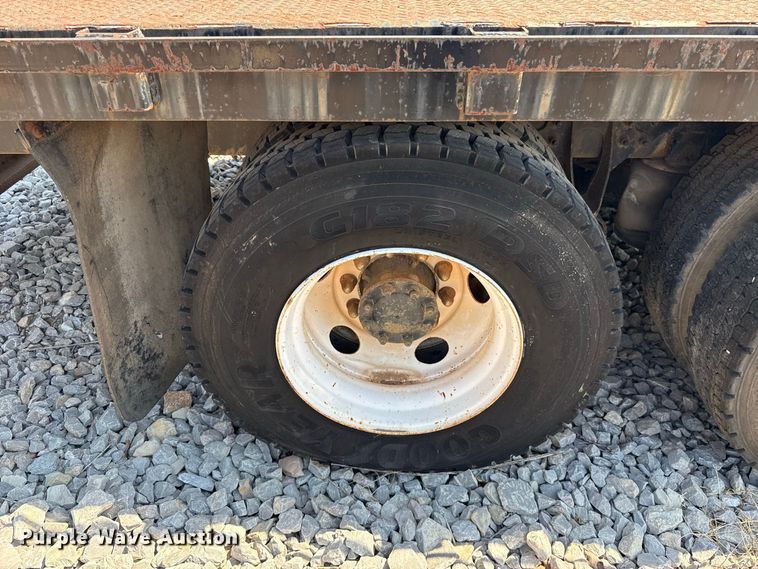 image for item FC4291 2006 International L9200i flatbed truck