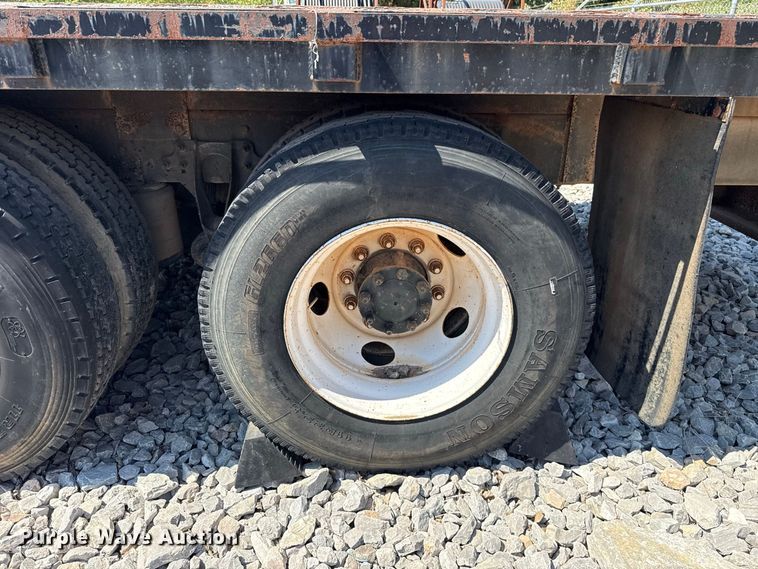 image for item FC4291 2006 International L9200i flatbed truck